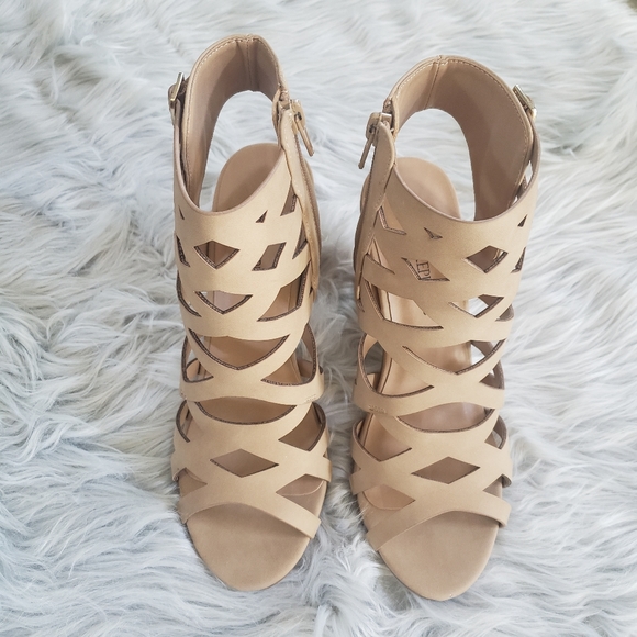 Casablanca Women's Open Toe Strappy Laser Cutout Caged Chunky High Heels… - Picture 5 of 10